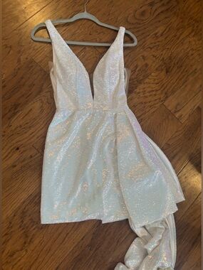 Ashley Lauren Women’s Iridescent White Sparkle cocktail dress size 0/2